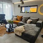 Apartmanica 5a, Private Wellness, Garage, Center Chalet