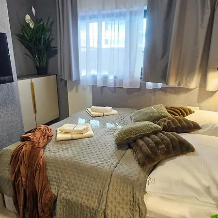 Apartmanica 5a, Private Wellness, Garage, Center Chalet