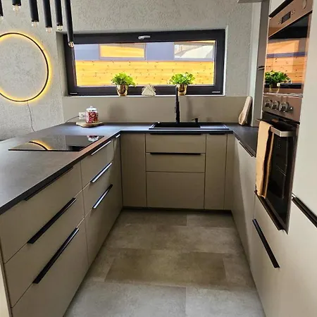 Apartmanica 5a, Private Wellness, Garage, Center Chalet