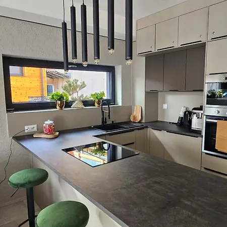 Apartmanica 5a, Private Wellness, Garage, Center Chalet