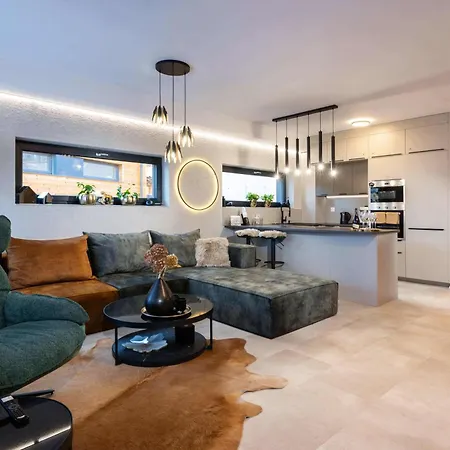 샬레 Apartmanica 5a, Private Wellness, Garage, Center 도노발리