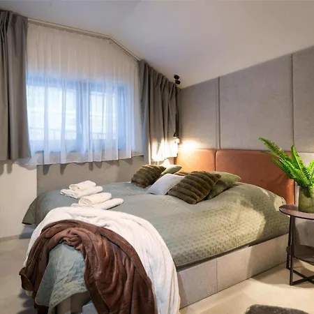 Apartmanica 5a, Private Wellness, Garage, Center 샬레 도노발리