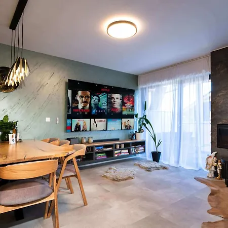 Apartmanica 5a, Private Wellness, Garage, Center 도노발리